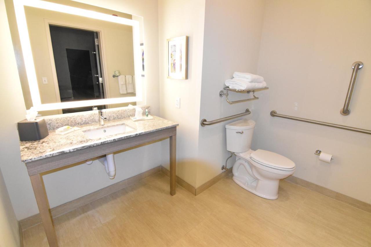 Holiday Inn - Kansas City - Northeast By Ihg Екстер'єр фото