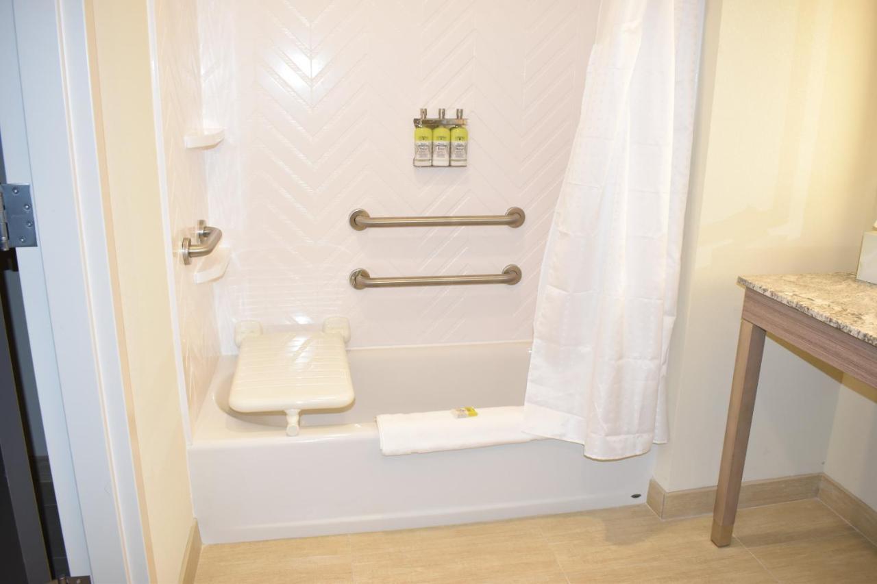 Holiday Inn - Kansas City - Northeast By Ihg Екстер'єр фото